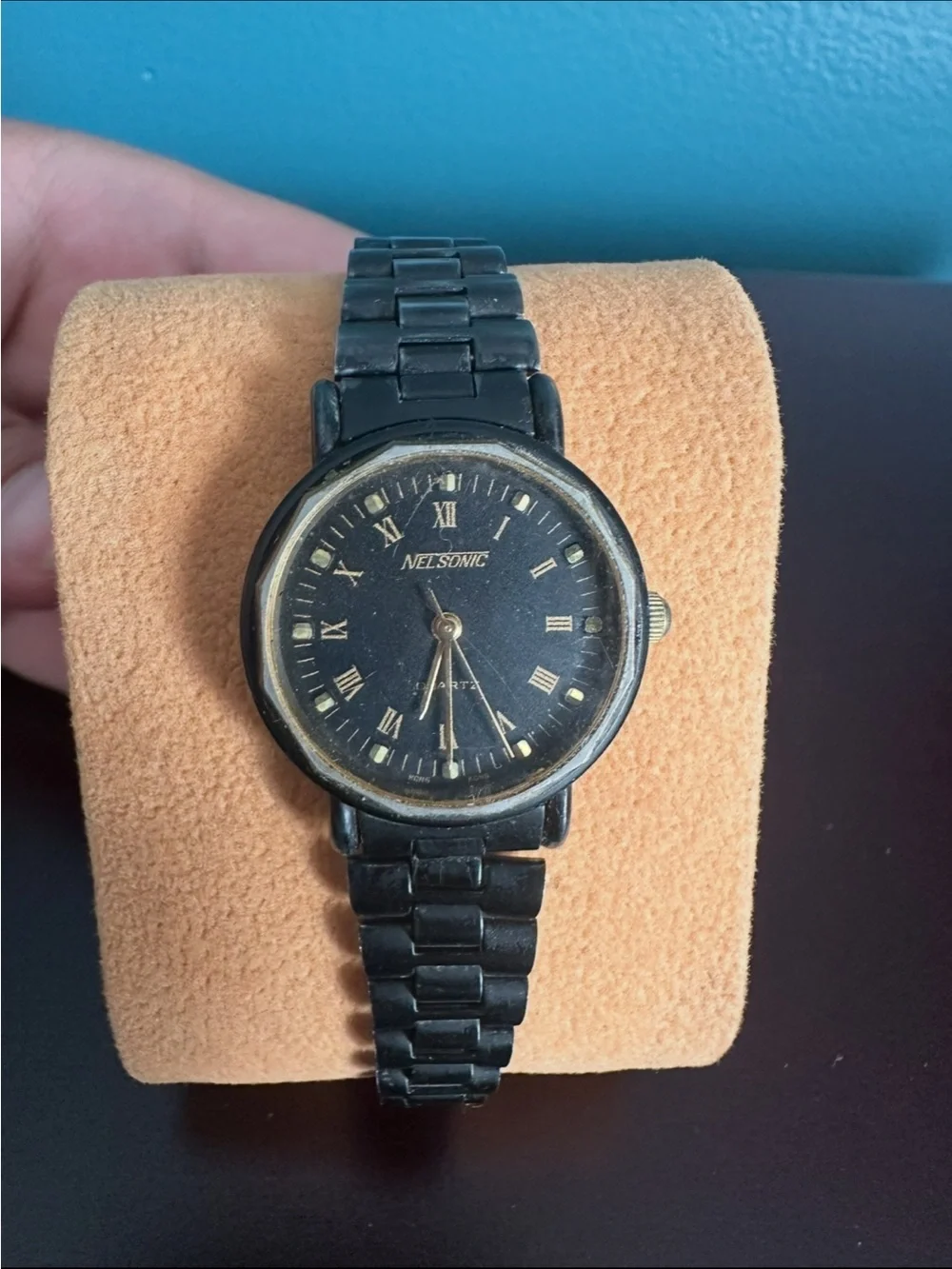 Neesong Black Metal Bracelet Watch with Gold Accents